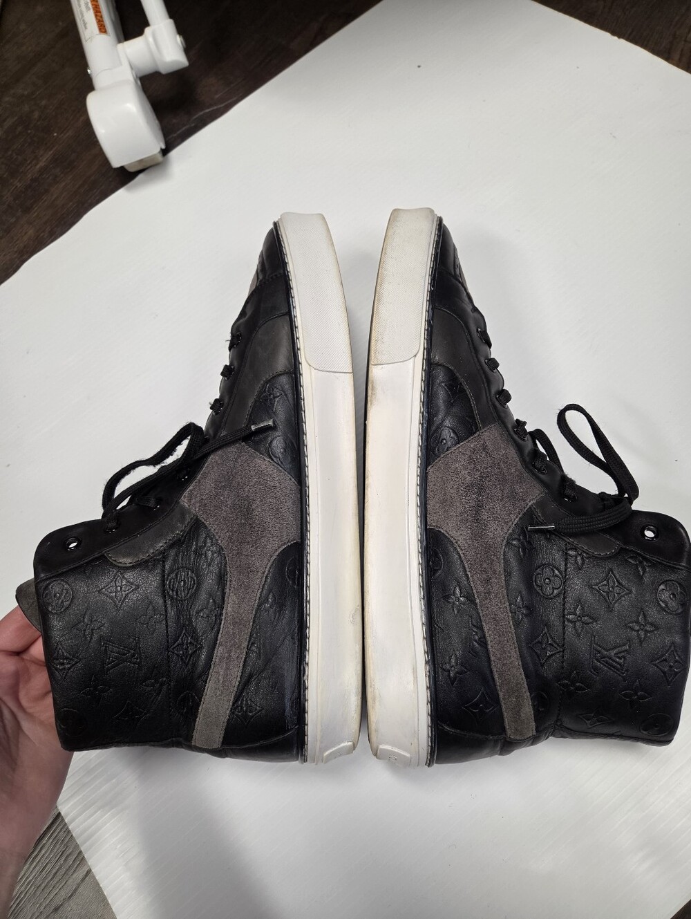 Men's Louis Vuitton 2009 Monogram Embossed Leather & Suede High-Top Sneakers Siz - Picture 11 of 14